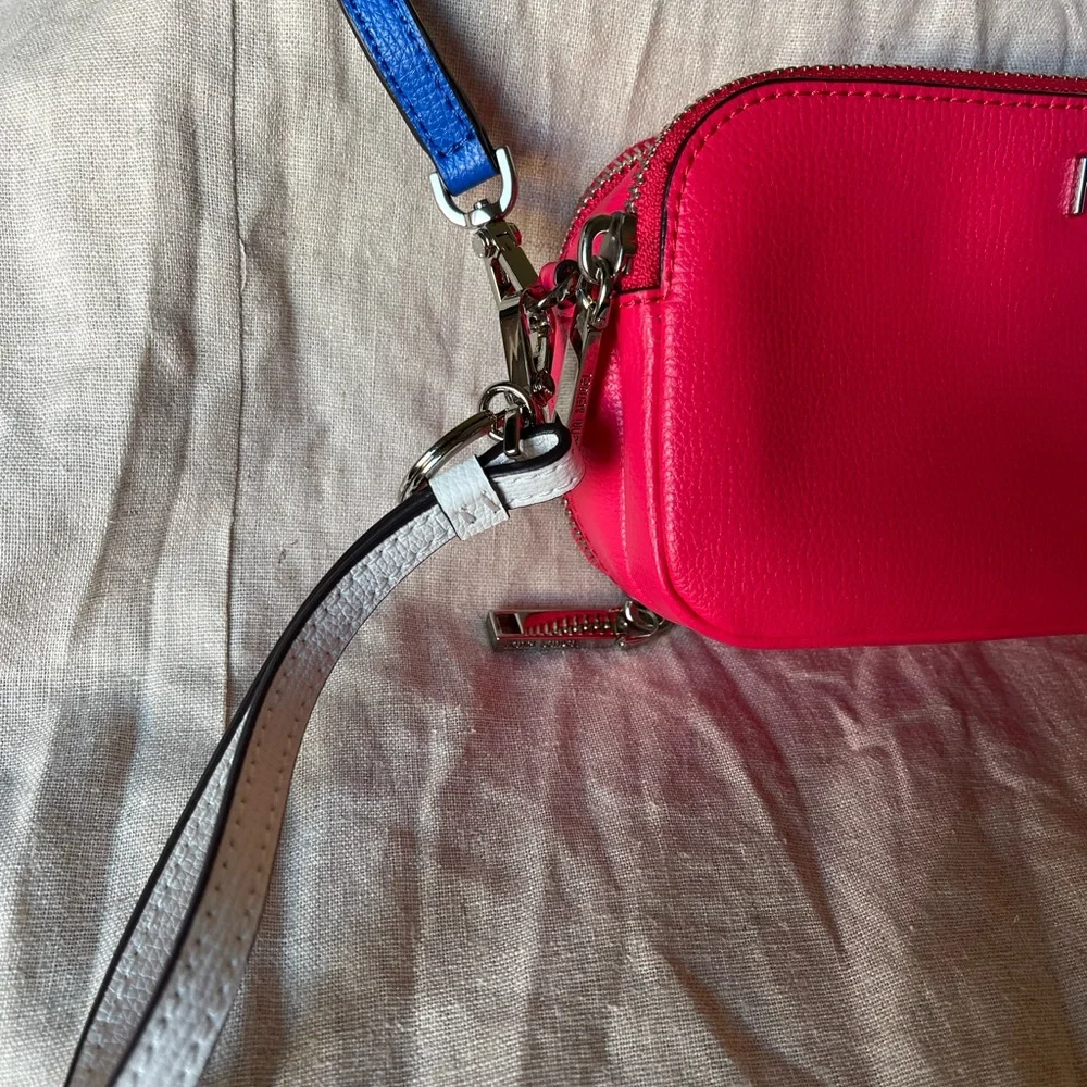 HENRI BENDEL pink crossbody/wristlet wallet bag with detachable blue strap!! - Picture 2 of 15
